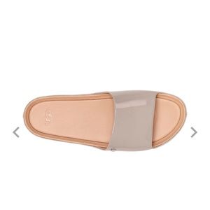 Women’s 9 1/2 UGG slide on sandals